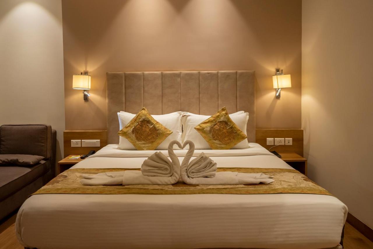 Celebrant Hotel Varanasi Exteriör bild