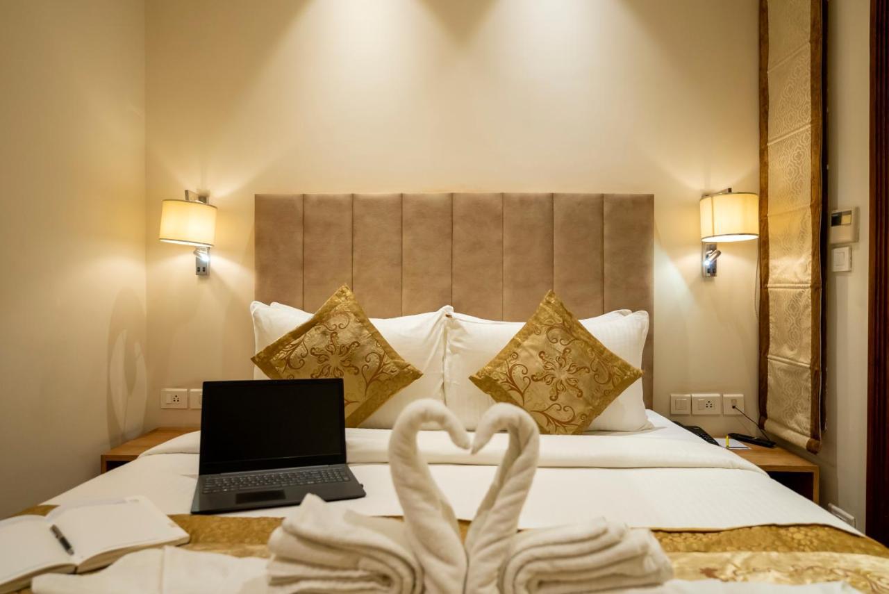 Celebrant Hotel Varanasi Exteriör bild