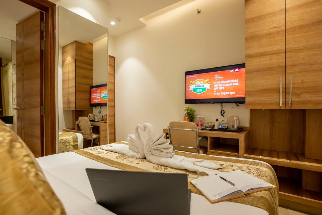 Celebrant Hotel Varanasi Exteriör bild
