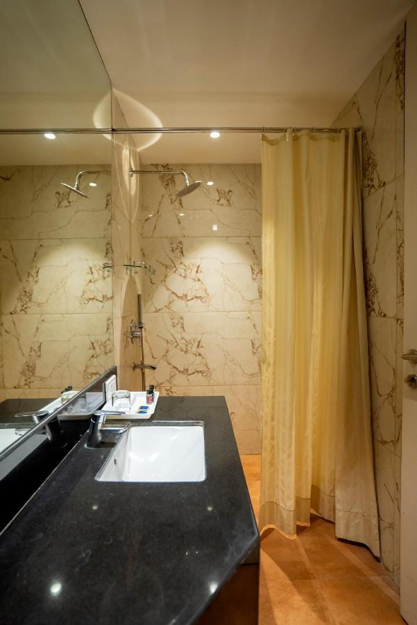 Celebrant Hotel Varanasi Exteriör bild