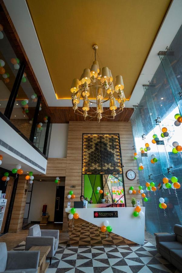 Celebrant Hotel Varanasi Exteriör bild