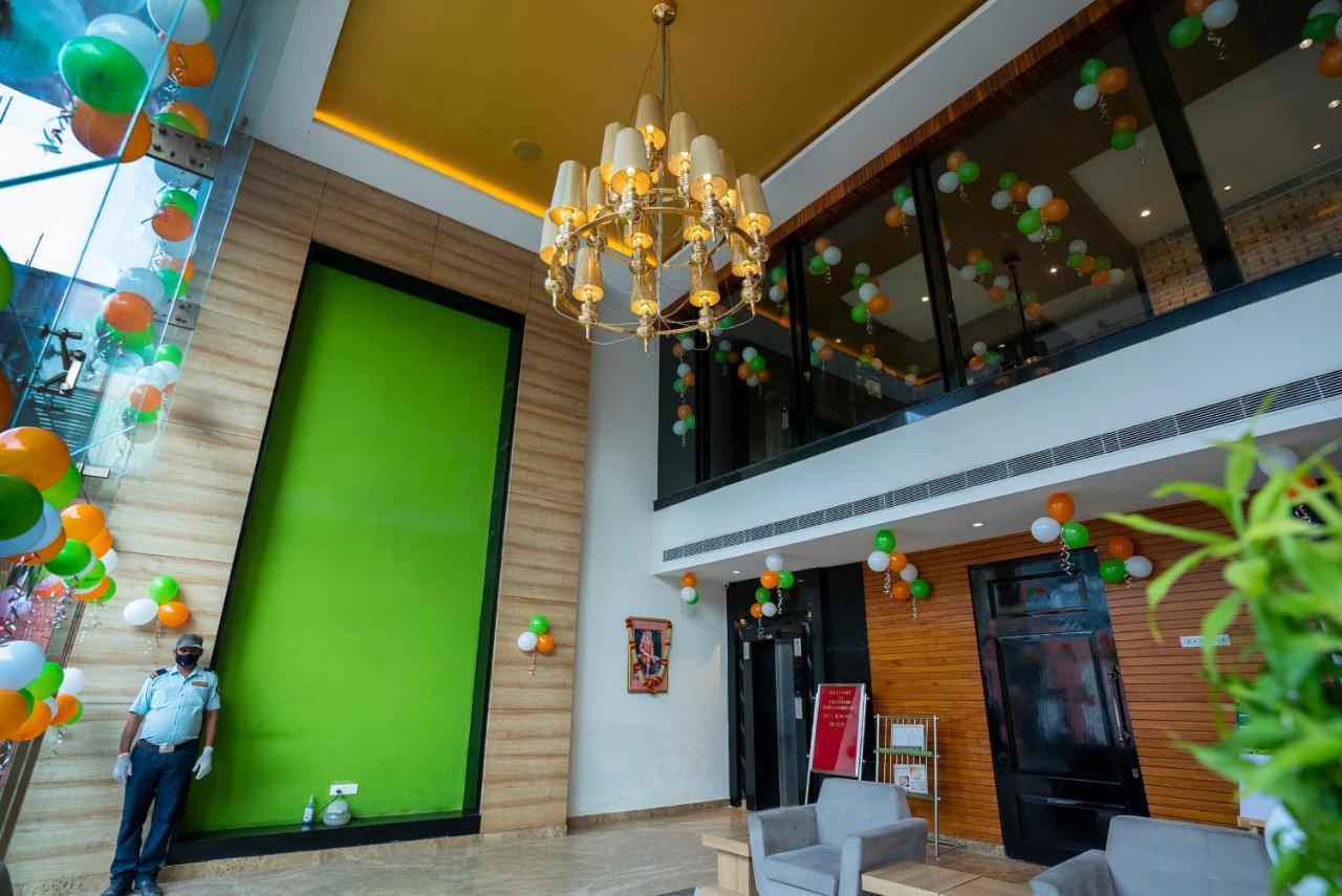 Celebrant Hotel Varanasi Exteriör bild