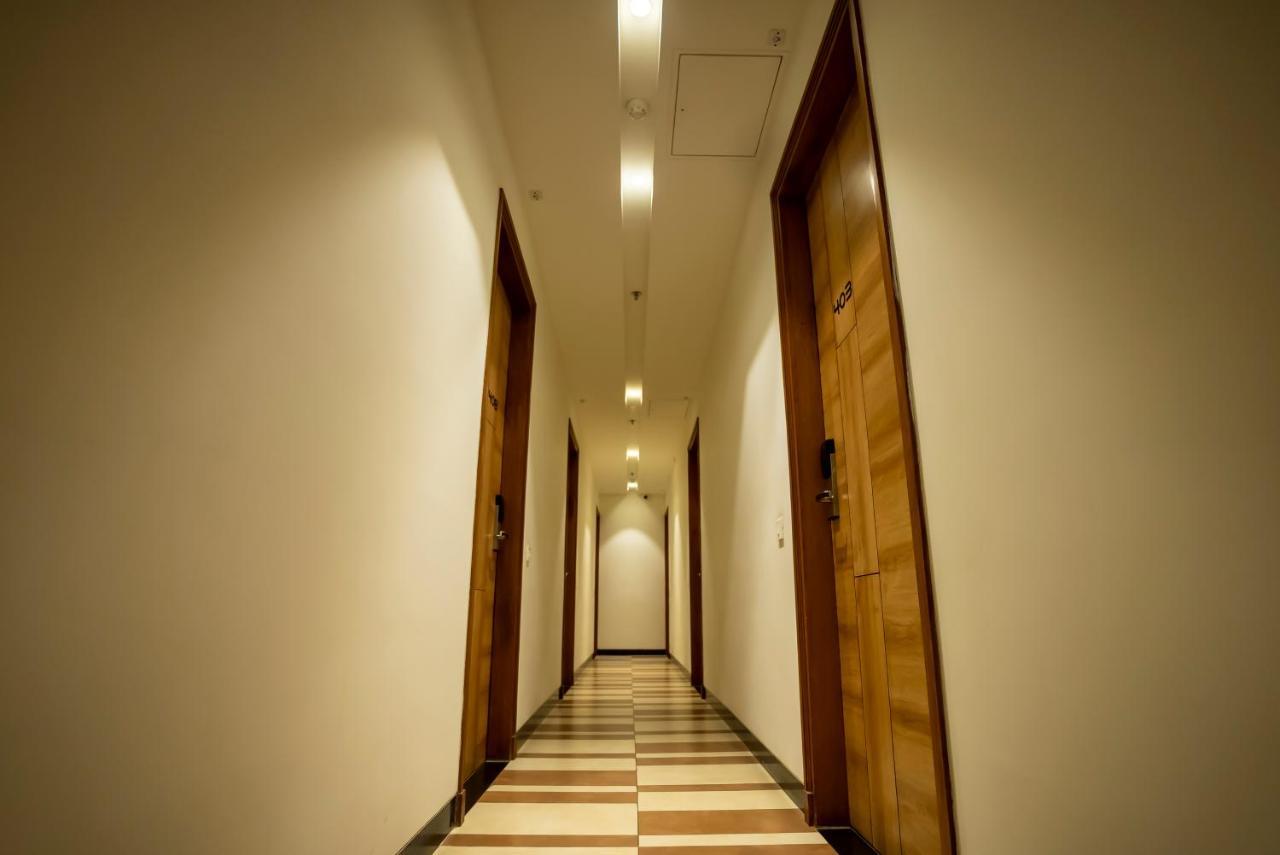 Celebrant Hotel Varanasi Exteriör bild