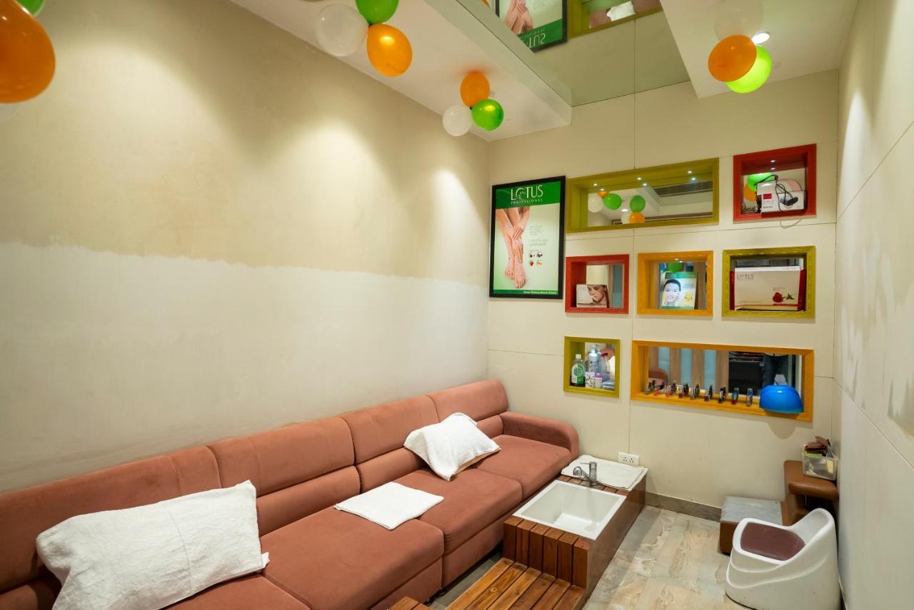 Celebrant Hotel Varanasi Exteriör bild