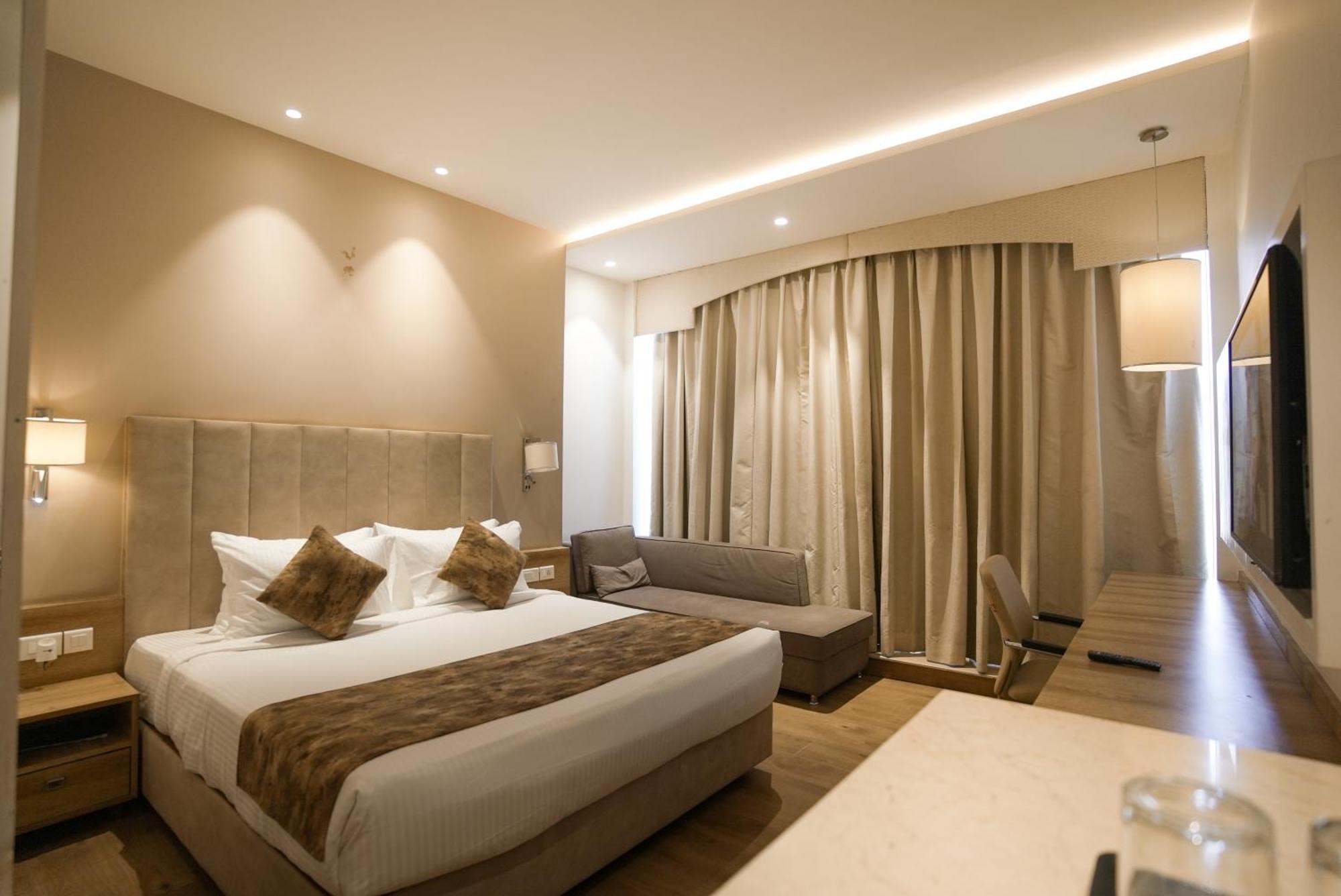 Celebrant Hotel Varanasi Exteriör bild